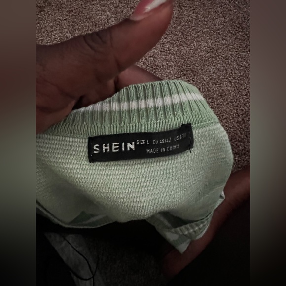 Green and White Cropped Sweater VEST - Picture 3 of 4